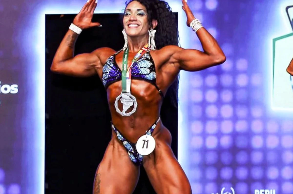 Johana Colla, la fisicoculturista de Lomas de Zamora, luego de obtener el subcampeonato de un torneo en Brasil.