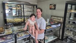 de pedir ayuda en redes a reabrir su panaderia: la historia de una mama de adrogue y su hijo con paralisis cerebral