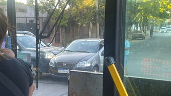 Choque en Fox y Mendiondo durante el ingreso a clases en Luis Guillón