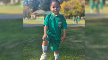 Una nena de Luis Guillón de cuatro años es la jugadora más chiquita del fútbol femenino de Banfield