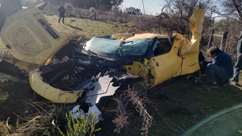Terrible choque de una Ferrari en San Vicente: quedó destruida