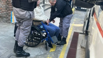 Alperovich se moviliza en silla de ruedas por el penal de Ezeiza