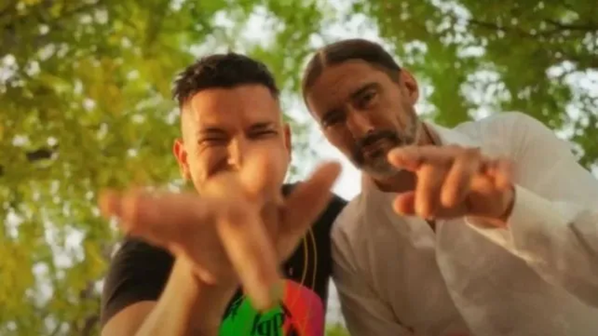 El Chino y Daniel Agostini en el videoclip 