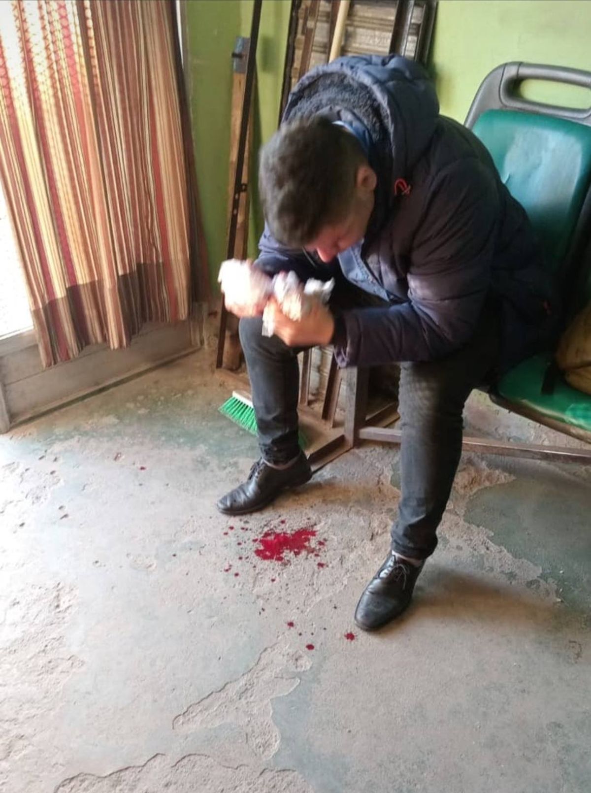 El chofer de la línea 28 afectado por la agresión. El chofer de la línea 28 afectado por la agresión.