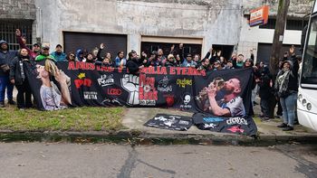 Vecinos de San Vicente en la despedida del Indio Solari en Avellaneda: Esto es familia, una hermandad impresionante