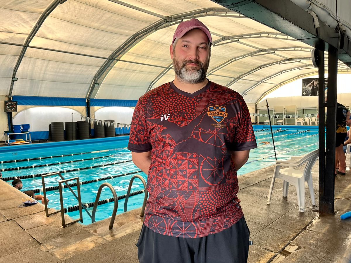 El guardavidas y entrenador se prepara para competir en la categoría Master y representar a la Argentina en su primera experiencia mundialista. El guardavidas y entrenador se prepara para competir en la categoría Master y representar a la Argentina en su primera experiencia mundialista.