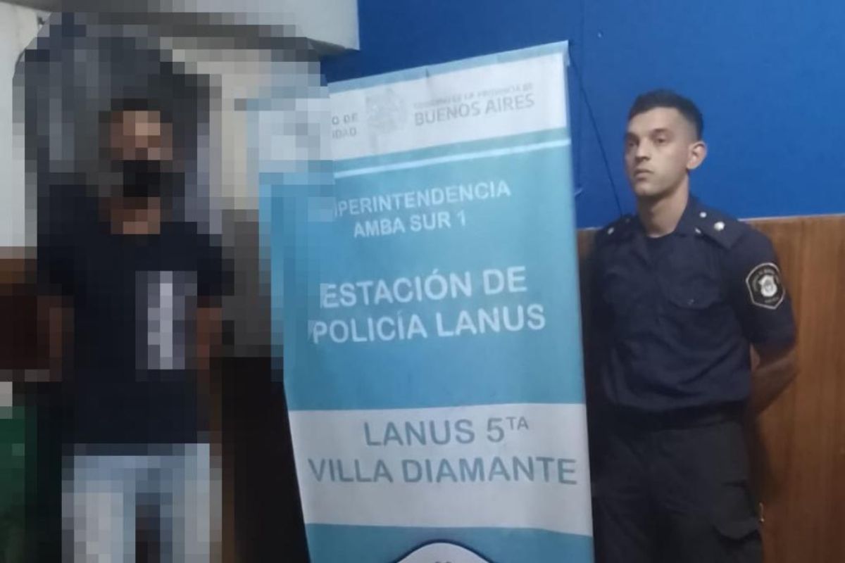 Uno de los detenidos fue trasladado a la comisaria N°5 de Villa Diamante, Lanús Oeste.