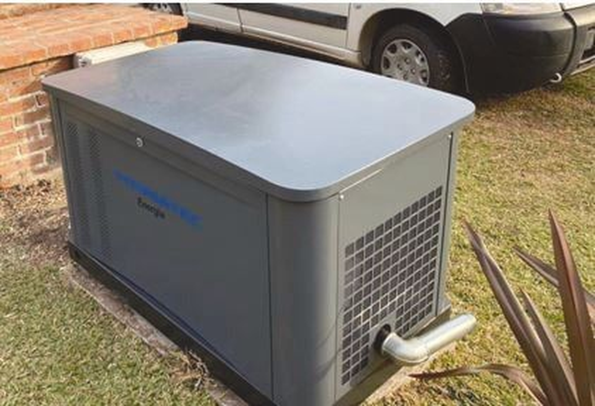 Los grupos electrógenos ya son un bien básico para vivir en Canning.