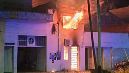 incendio de gran magnitud afecto una vivienda en lanus: dos personas fueron asistidas