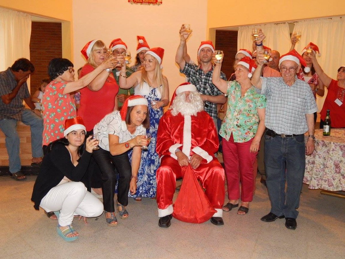 José María Da Torres junto a la comunidad en Navidad. José María Da Torres junto a la comunidad en Navidad.