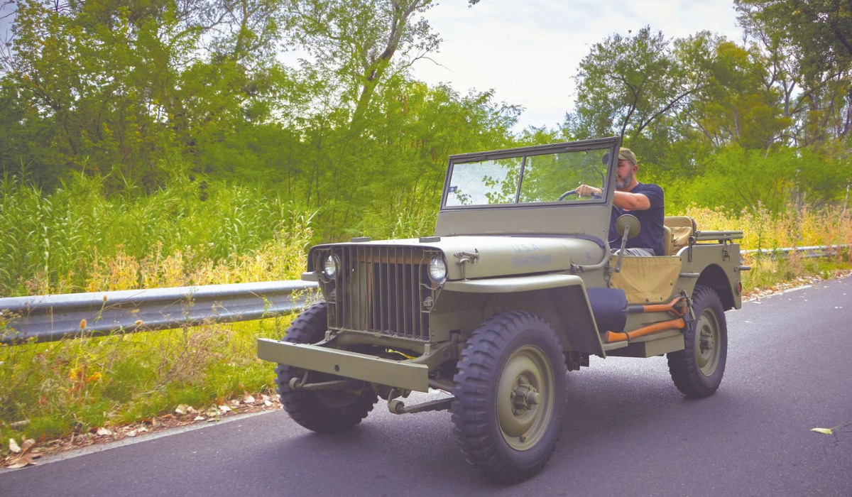 Un vecino de Monte Grande restauró un vehículo que estuvo en la Segunda Guerra Mundial 