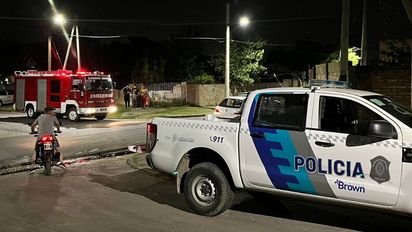 Chocaron un auto y un patrullero en Almirante Brown y hubo tres heridos
