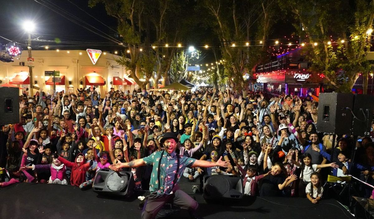 Los stands de emprendedores locales volverán a ocupar la calle Dorrego este 21 y 22 de noviembre.