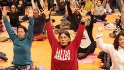 realizaran multitudinaria jornada en el parque de lomas por el dia internacional del yoga