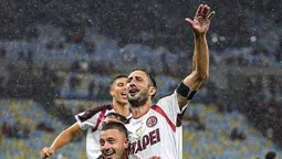 lanus inicia en brasil su sueno de la copa libertadores