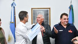 entregan a los bomberos de san vicente un subsidio de 200 millones de pesos