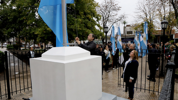 Esteban Echeverría: Fernando Gray participó del acto por el 213° aniversario de la Revolución de Mayo