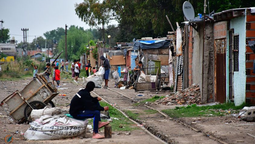 la pobreza alcanzo el 32,6% en el conurbano, segun el indec