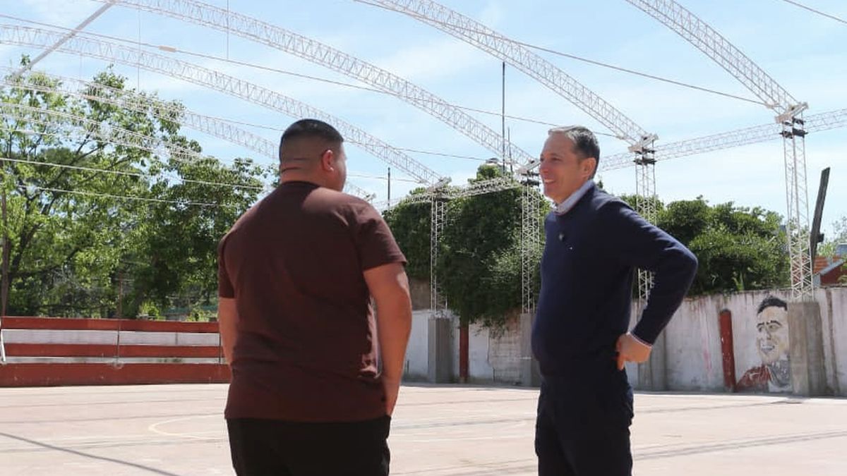 Obra techo parabólico Club Santa Catalina