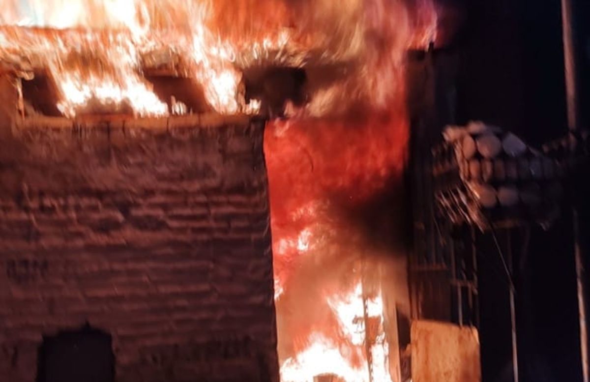 Feroz incendio en San José: una familia perdió todo y pide ayuda