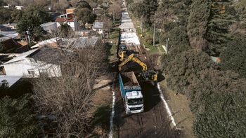 Almirante Brown: Pavimentan Gobernador Arias, calle que conecta distintos barrios de Glew