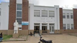 el director de una escuela quedo hospitalizado luego de que el padre de una alumna lo atacara
