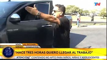 Vecino de Canning se enfrentó a manifestantes en la Ricchieri: Los quiero pisar