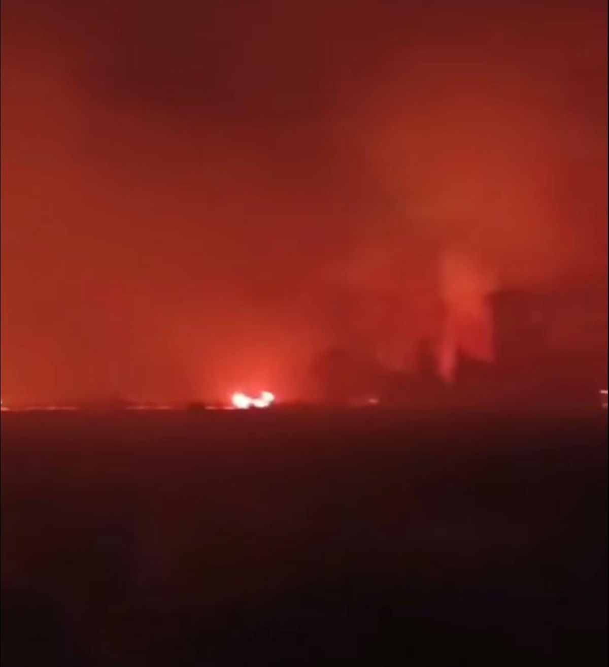 Se generaron grandes columnas de humo en Ezeiza. Se generaron grandes columnas de humo en Ezeiza.