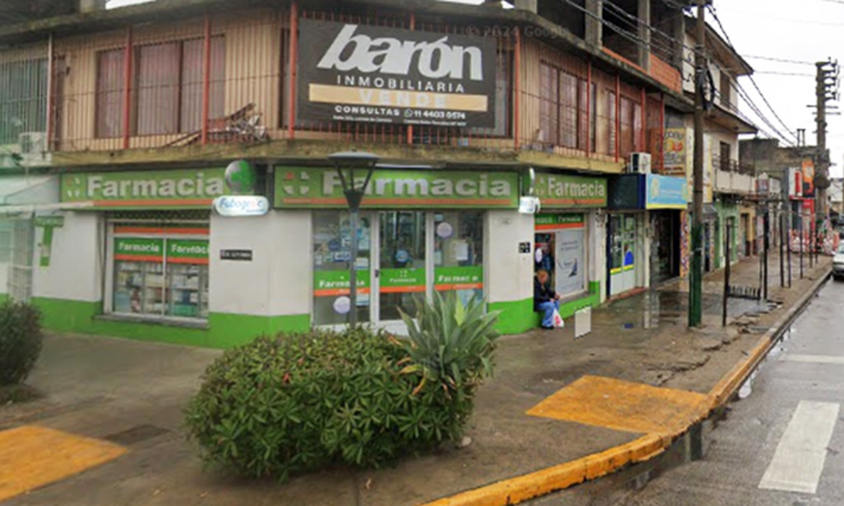 La farmacia Manteiga está ubicada en la calle Salta.
