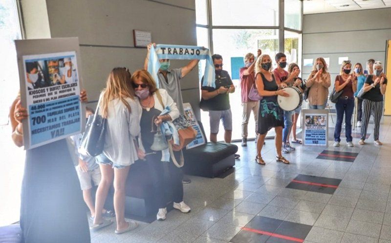 Protesta ante la falta de respuesta de Provincia sobre la apertura de kioscos escolares.