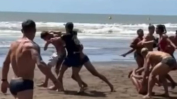 Video: una competencia entre guardavidas terminó a las trompadas en la Costa