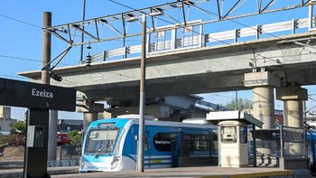 Ezeiza: inauguraron el puente modular para autos que cruza la estación de tren