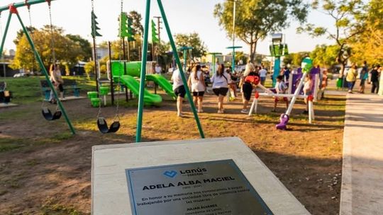 Lanús: inauguraron una plaza en homenaje a una mujer víctima de femicidio hace una década