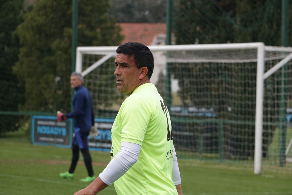 Mariano Campodonico anot&oacute; cuatro goles para la victoria de Saint Thomas Este Oeste Verde.