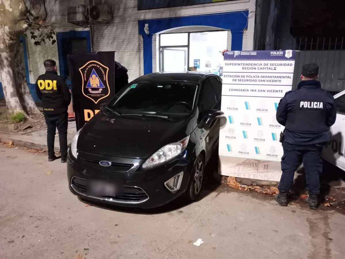 El auto con el que habría sido realizado el robo en San Vicente.
