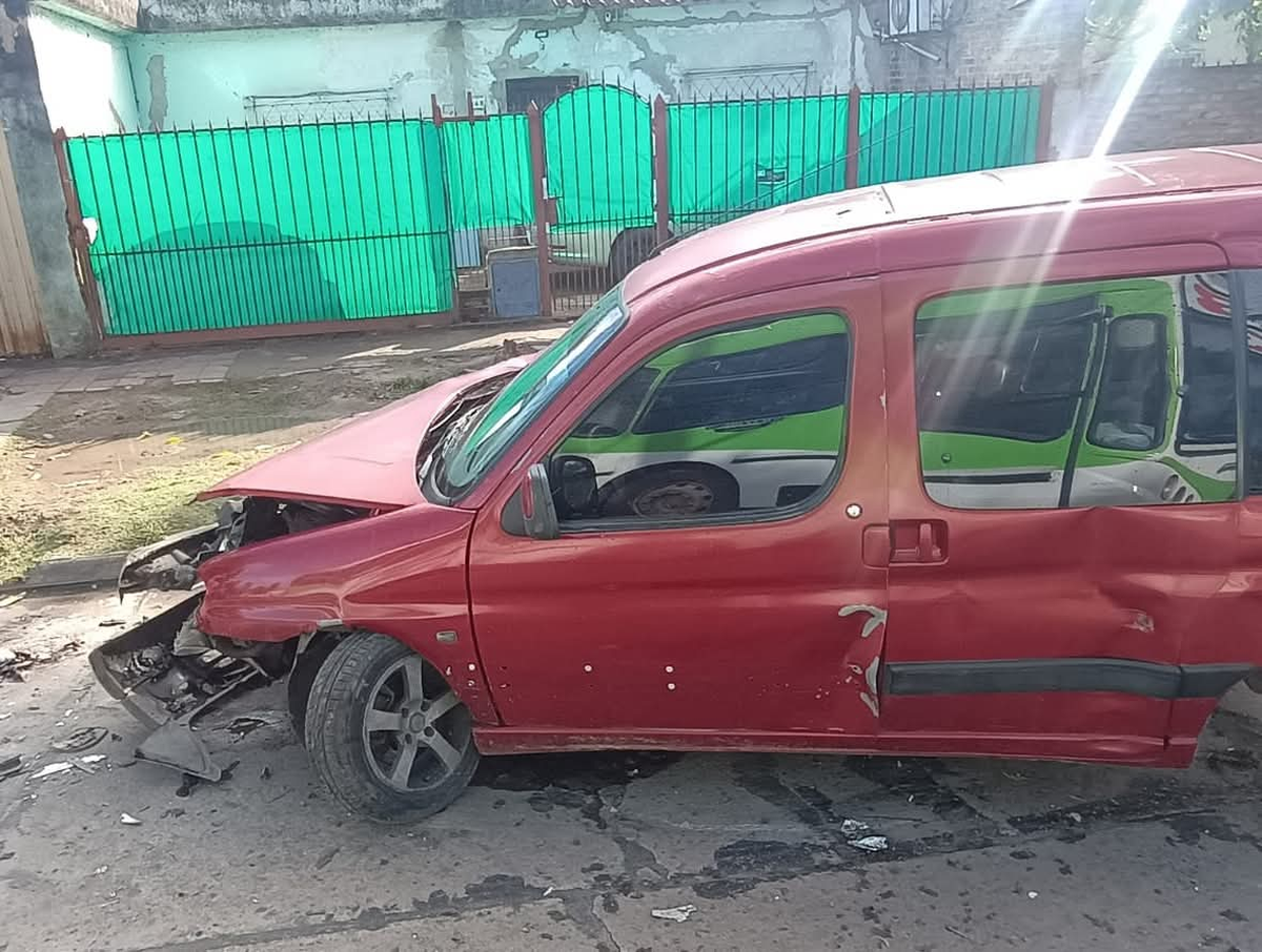De esta manera quedó uno de los vehículos afectados en Almirante Brown.