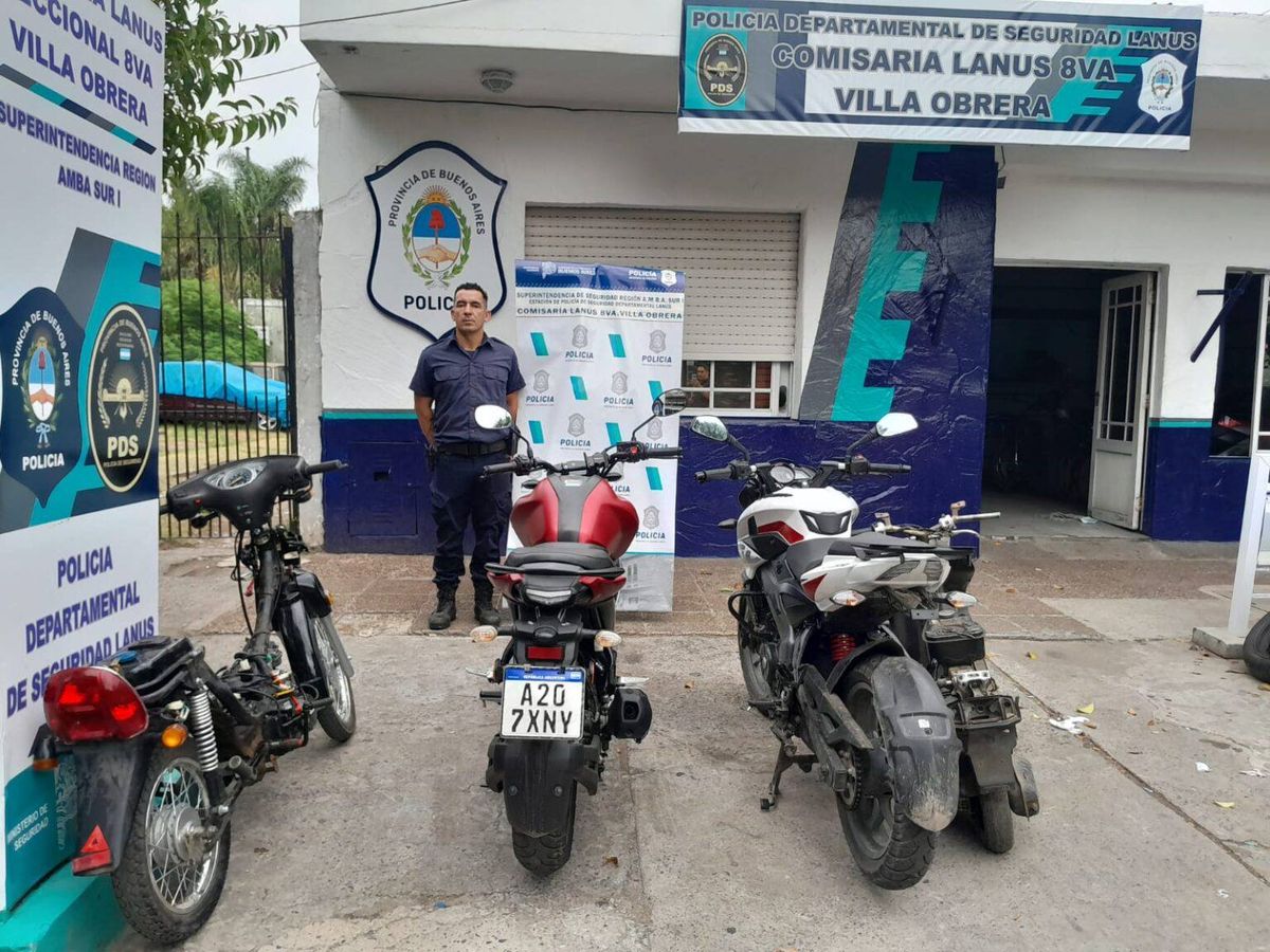 Los elementos incautados por personal de la comisar&iacute;a 8va de Villa Caraza, Lan&uacute;s.