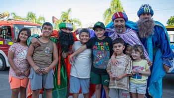 Almirante Brown: gran participación de vecinos en la caravana de Reyes Magos en Burzaco