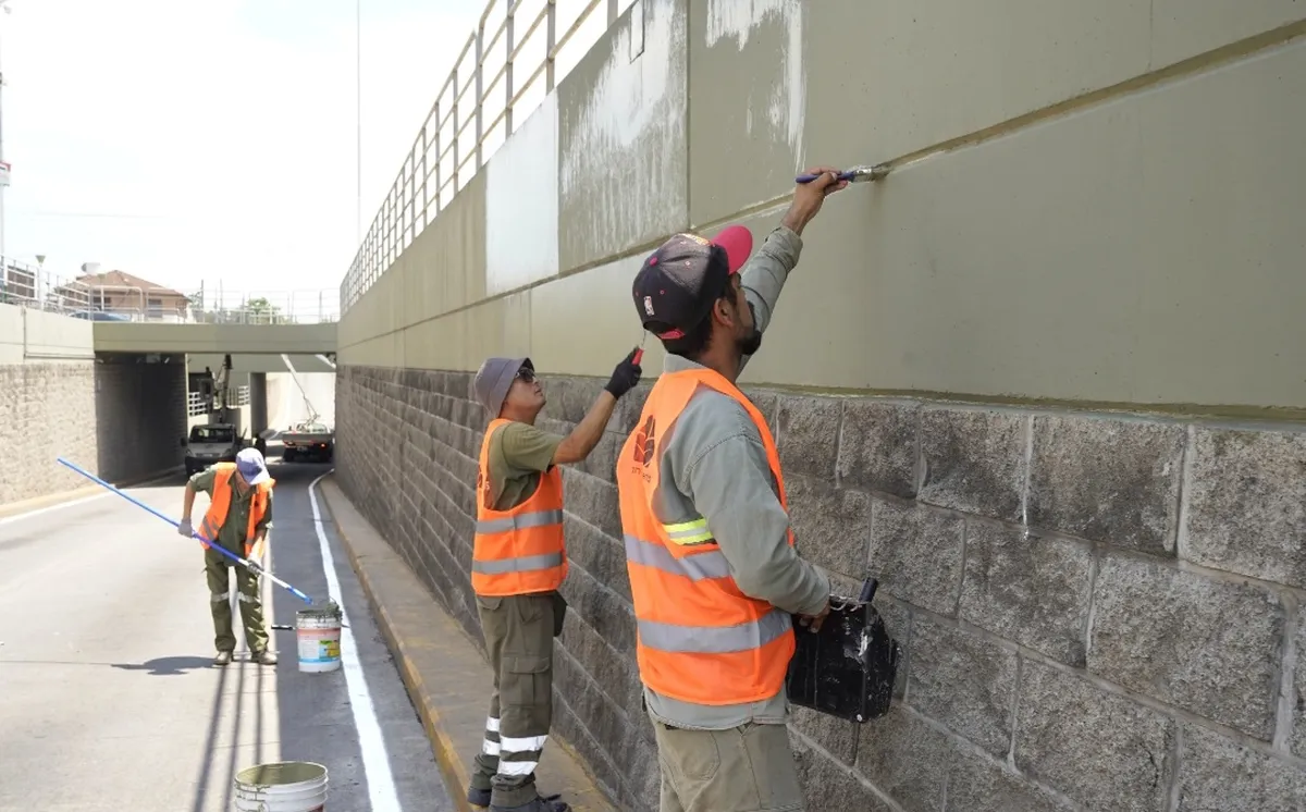 Hace menos de un años, los equipos municipales realizaron obras de mantenimiento en el paso bajo nivel.