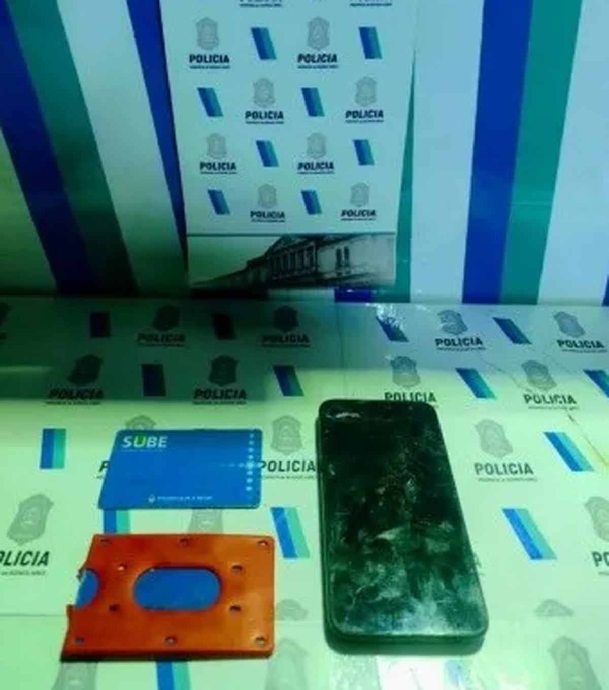 Algunos de los elementos incautados durante la detención en Guernica.