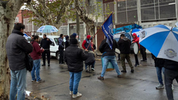 protesta y corte frente a edesur en monte grande por denuncias de precarizacion laboral