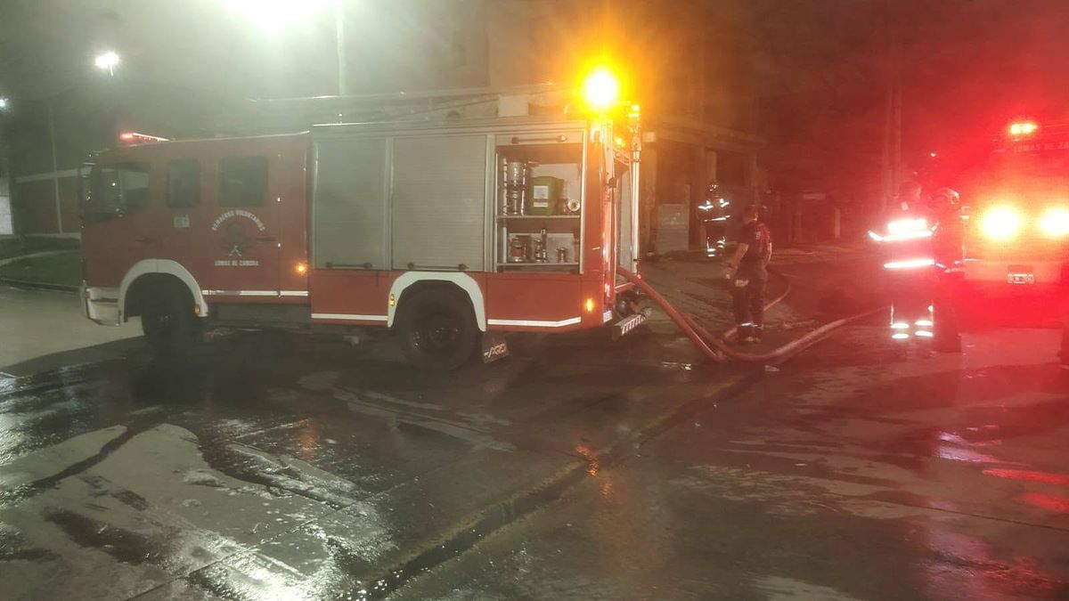 Fuerte incendio en una vivienda de Lomas de Zamora durante el sábado. Fuerte incendio en una vivienda de Lomas de Zamora durante el sábado.