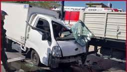Feroz choque entre dos camiones en Lomas: un hombre fue hospitalizado en grave estado.
