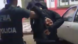 monte grande: con apoyo del com, dos personas fueron detenidas por robo