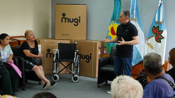 Esteban Echeverría: entregaron sillas de ruedas a personas con diversos problemas de salud