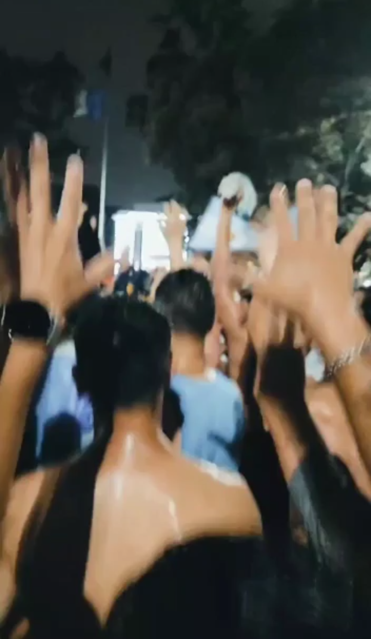 Festejos en la Plaza Brown de Adrogué.