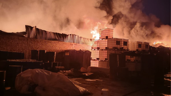 Esteban Echeverría: feroz incendio en una fábrica de colchones