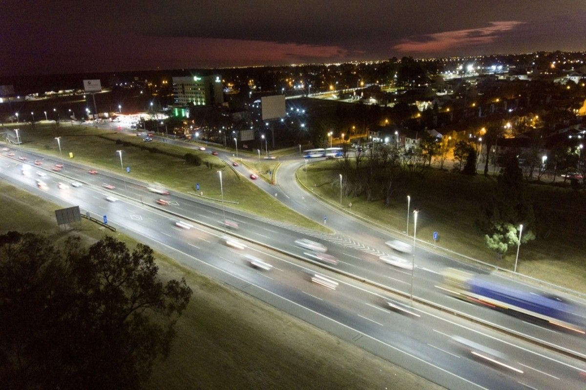 Autopista Ezeiza-Cañuelas: convocaron a licitación para cambiar todas las luminarias a LED