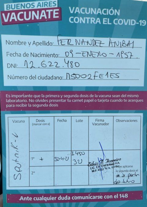 La foto que compartió Aníbal Fernández tras vacunarse en Lomas de Zamora.