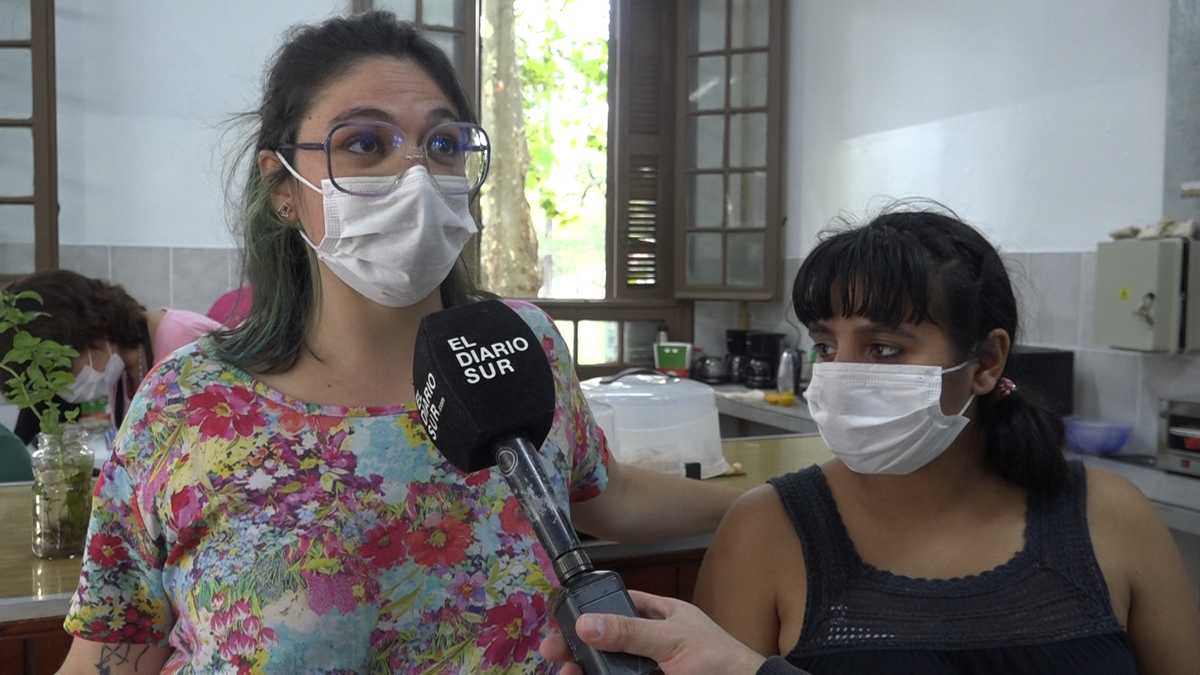 Nadia Percovich, psic&oacute;loga que acompa&ntilde;a el proyecto en el bar del Hospital Esteves.